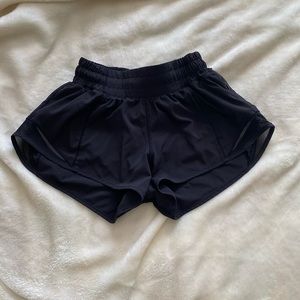 women’s lululemon hotty hot 2.5” inseam. size 0
